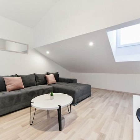 Grey Apartment Old Town 자다르 외부 사진