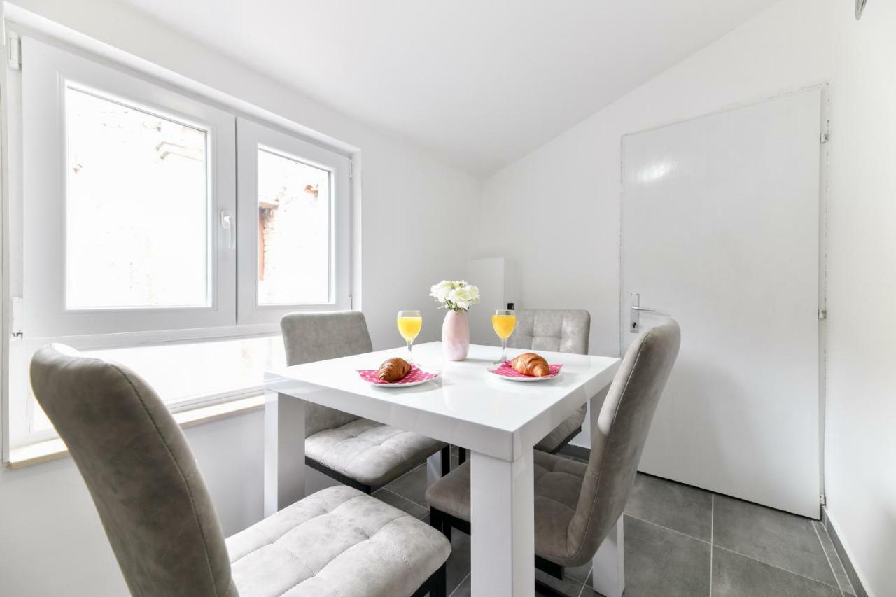 Grey Apartment Old Town 자다르 외부 사진