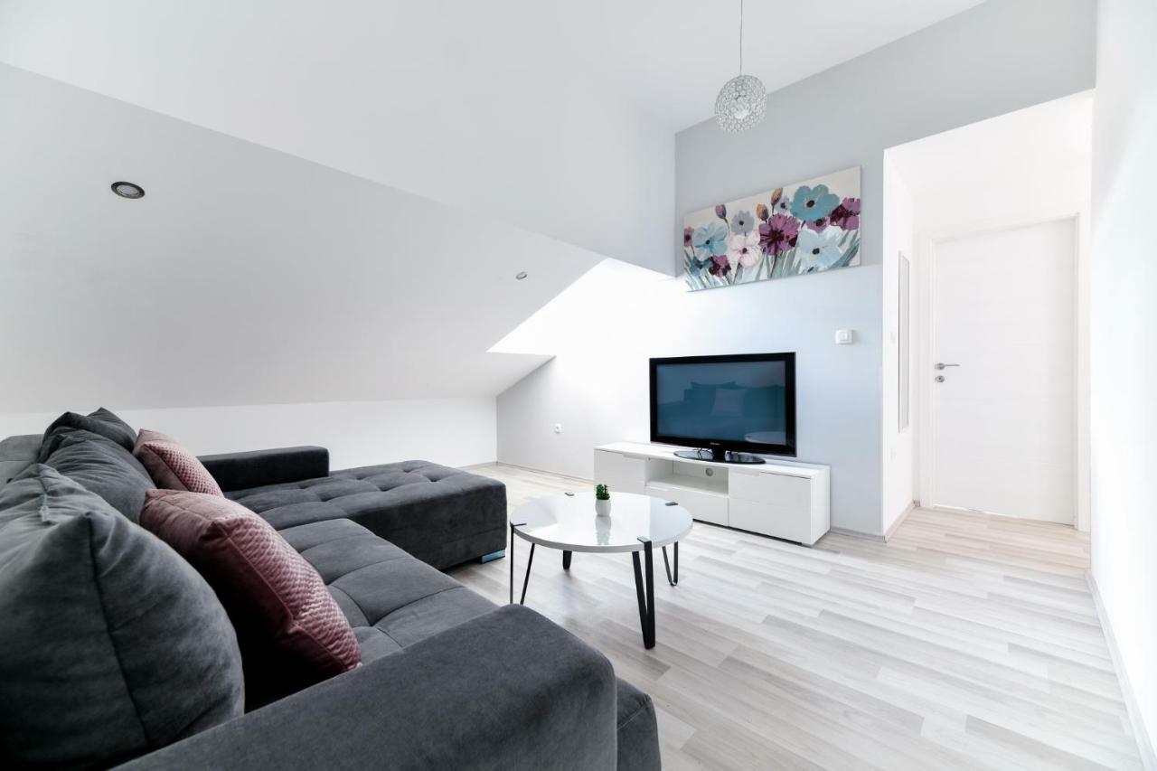 Grey Apartment Old Town 자다르 외부 사진