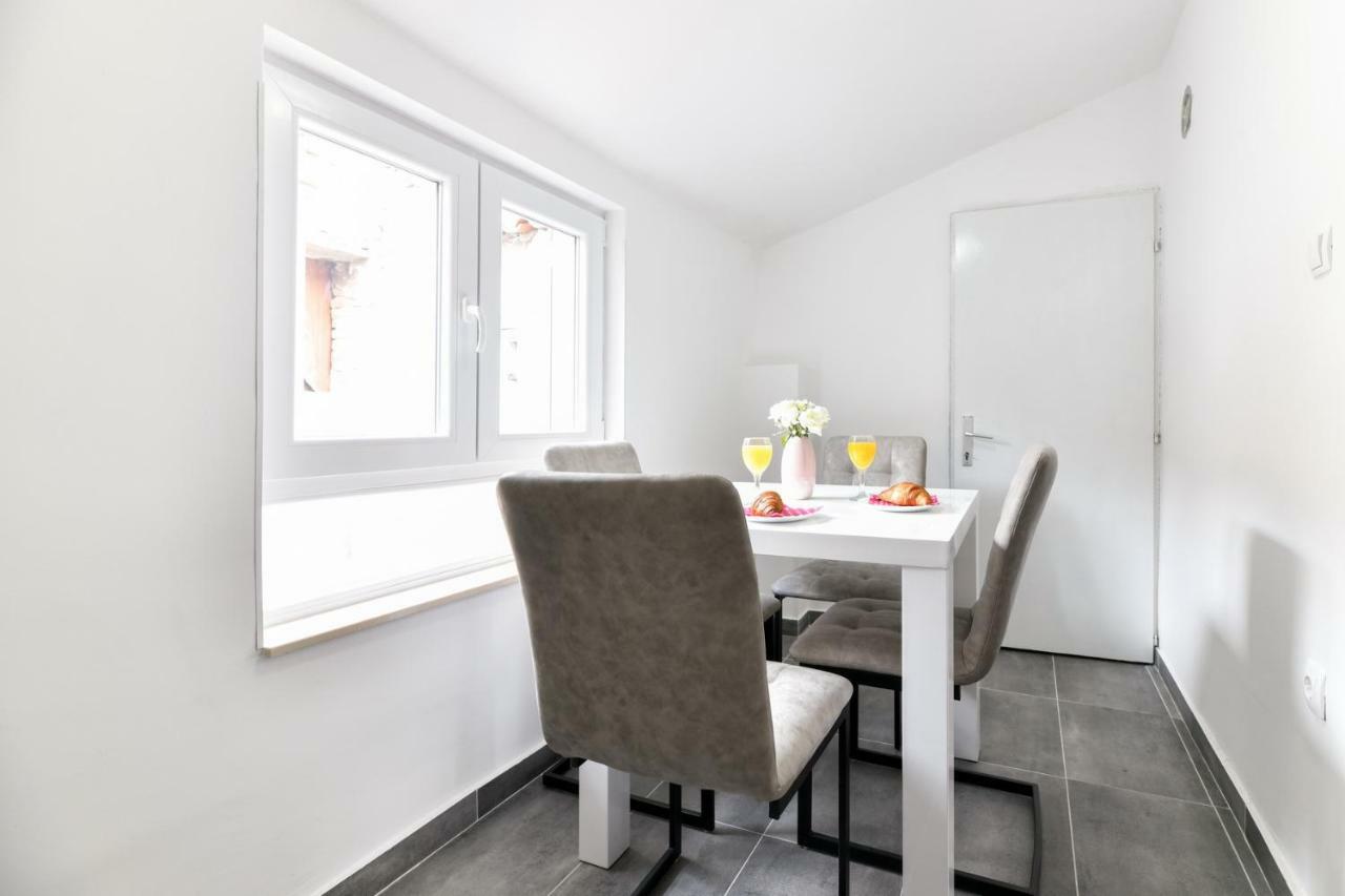 Grey Apartment Old Town 자다르 외부 사진